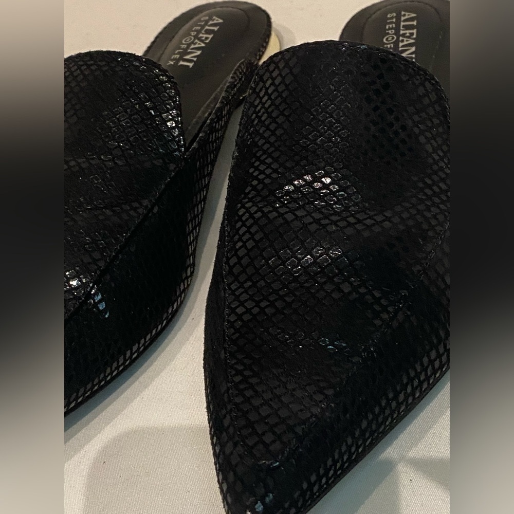 Alfani Women’s Serrise Faux Snake Skin Black Pointed
Toe Flat Mules Size 6.5M - Picture 7 of 13